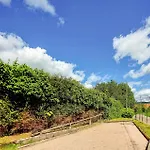 Дом отдыха Lovely In With Kitchen